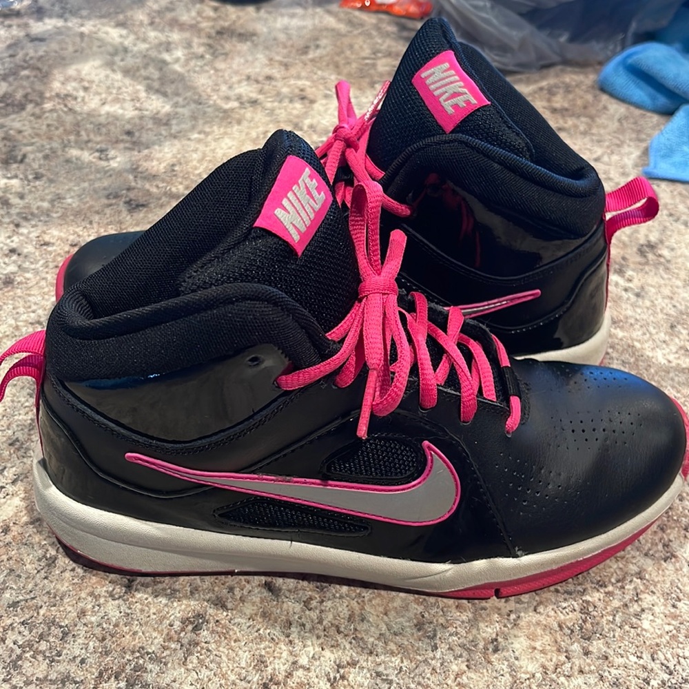 Nike basketball shoes 5.5 Y